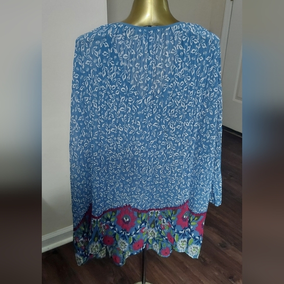 ! Embellished Pleated Bell Sleeve Sheer Flowy Blue Floral Top 3x - Picture 3 of 8